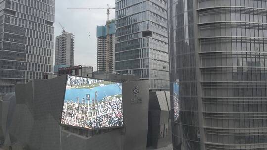 log武汉绿地中心缤纷城商场航拍