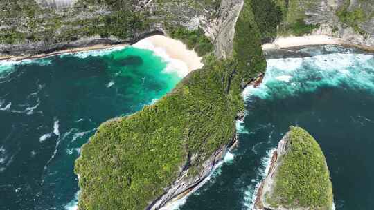 航拍印度尼西亚巴厘岛佩尼达岛精灵坠崖风景