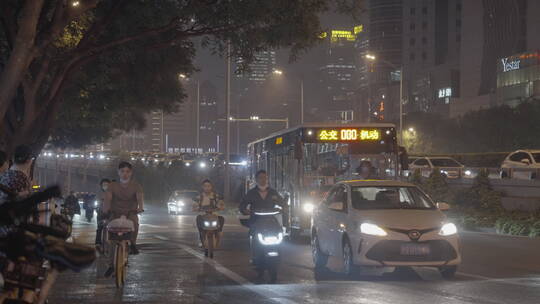 城市夜晚下班人群 加班回家视频素材模板下载