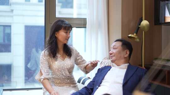 夫妻情侣幸福生活家庭温馨画面老年夫妻