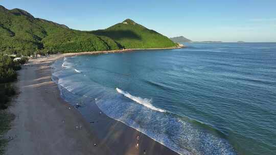 夏日的深圳西涌沙滩海岸线航拍