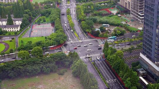 俯拍城市城区道路十字路口