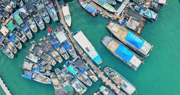 惠州双月湾港口航拍渔船停靠港湾