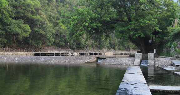 清晨青山绿水宁静河道 江西景德镇瑶里古镇