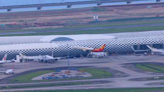 深圳机场起飞的海南航空客机