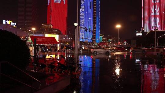 夜晚的街景人流