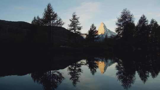 瑞士阿尔卑斯山马特洪峰和Grindjisee湖的风景如画视频素材模板下载