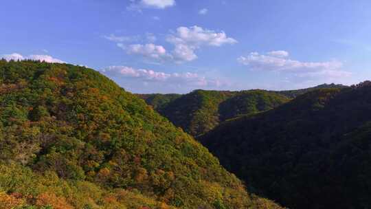 航拍辽宁抚顺筐子沟秋天风景