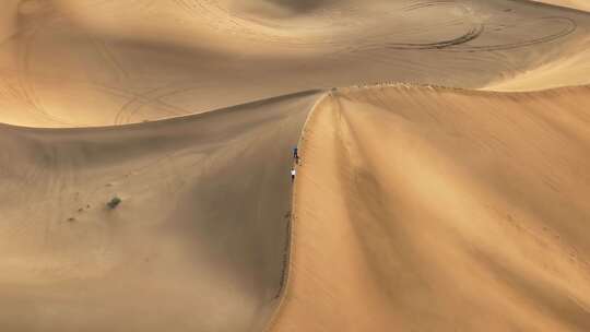 航拍沙漠纹理线条