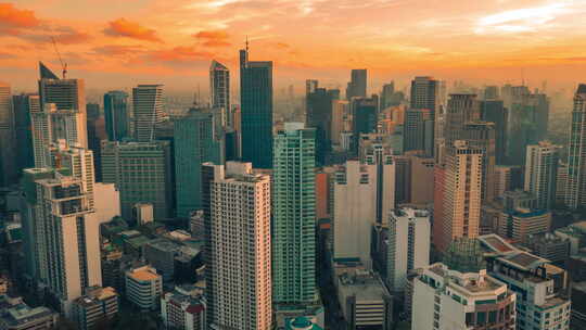 菲律宾首都马尼拉马卡蒂区摩天大楼的背景日落