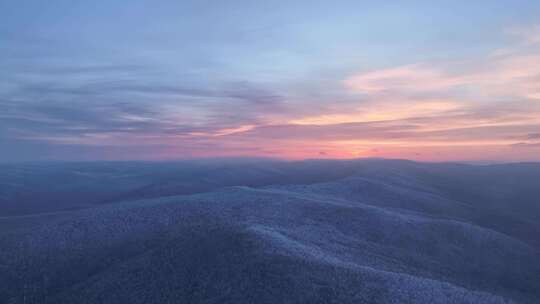 航拍大兴安岭林海雪原朝霞