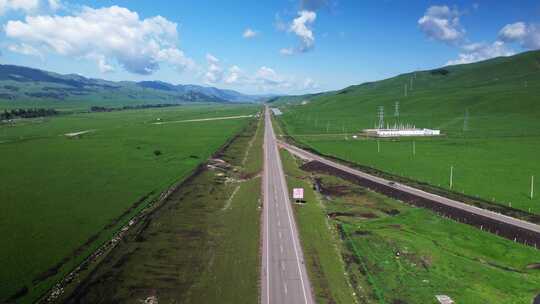 航拍新疆伊犁草原公路