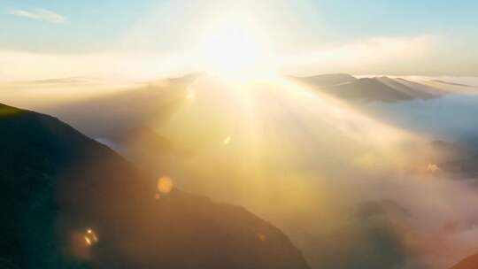 天地霞光 云海翻涌 磅礴壮美之景