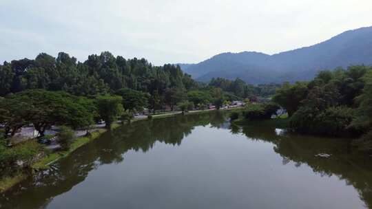 山地自然湖泊旅游