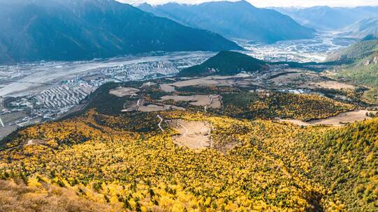 西藏林芝市巴宜区比日神山秋色航拍雪山延时