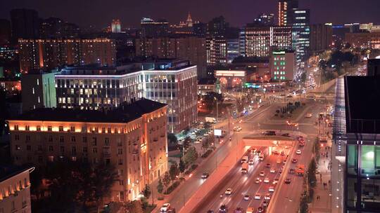 城市夜间的交通航拍视频素材模板下载