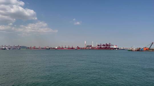 海洋海景和港口码头机械塔吊