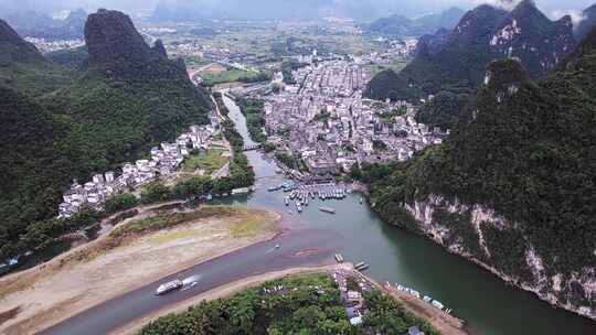 桂林山水烟雨漓江兴坪古镇航拍风光4K