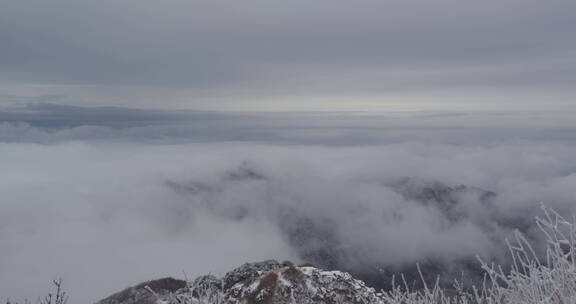 山东泰山风景区雪景下雪