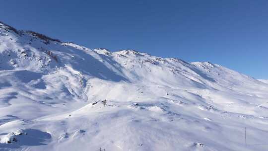 航拍新疆阿勒泰雪景吉木乃草原石城壮美雪山