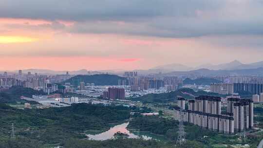 惠州大亚湾城市上空的绚烂晚霞