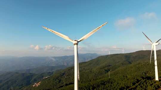 山脊上的风力发电车