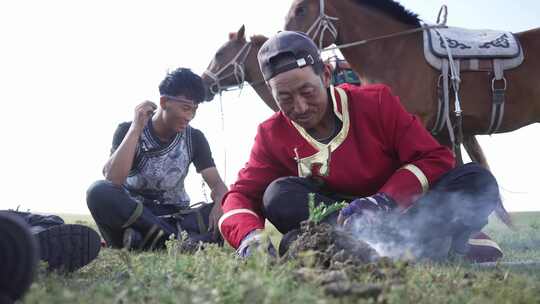 牧民在草原用马粪生火