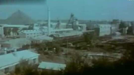 7、80年代煤矿工人、运煤火车视频素材模板下载