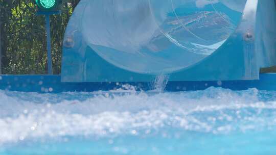 夏季水上乐园游乐园玩水高清视频游客抓拍