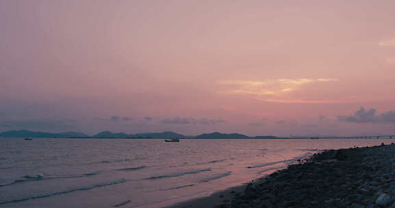海边夕阳粉色天空