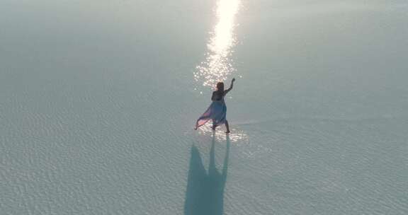 女人，Salar De Uyuni，玻利