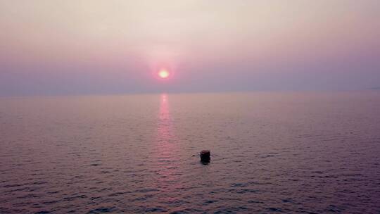 航拍日落时分海面景观