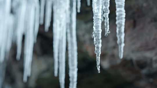 冰雪融化冰柱冰锥结冰