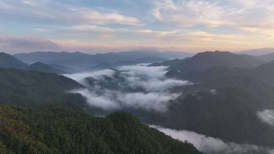 早晨高山云海