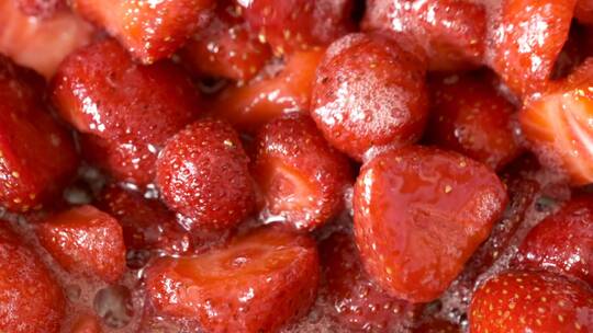 草莓酱的制作过程