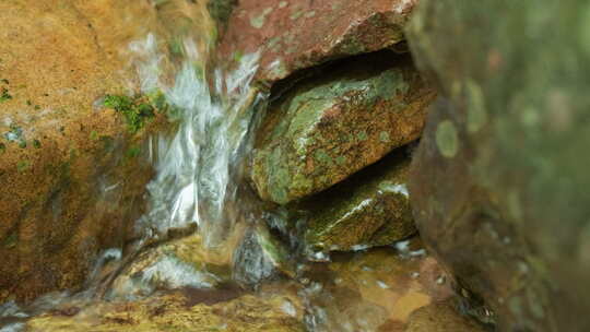 清澈山泉水瀑布潺潺流水小溪