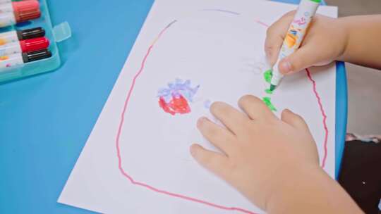 儿童绘画幼儿绘画课堂4k拍摄