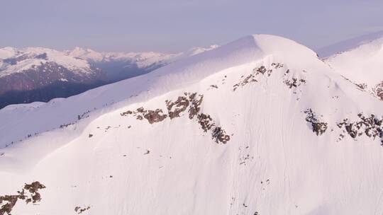 航拍雪山景观