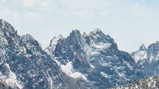 4k航拍青海久治年保玉则山峰