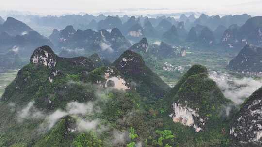 桂林喀斯特地貌云海风光