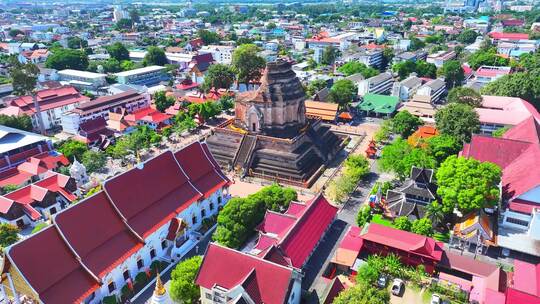 航拍泰国清迈契迪龙寺佛教Wat Chedi Luang