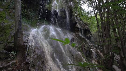 户外山间瀑布流水