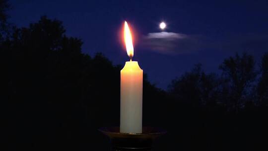 幸福与哀思念的蜡烛烛光