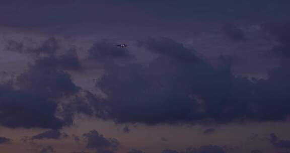 飞机在天空飞机飞行天空客机