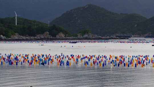 渔船在海面飞驰实拍视频