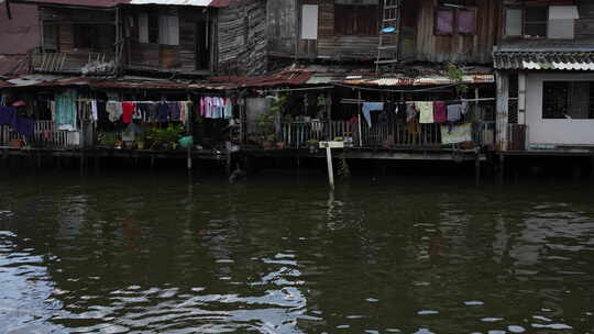 泰国曼谷渔排水上人家贫民窟码头港口