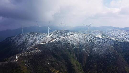 中国山区风力发电车新能源航拍视频