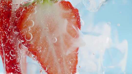 冰爽 冰块 草莓 青柠 果饮