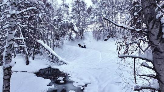 航拍新疆雪山风光