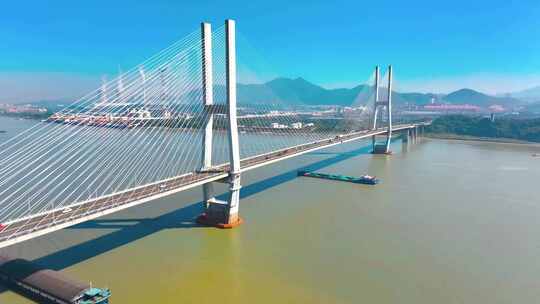 长江大桥货轮航拍